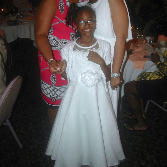 Beautiful Flower Girl/ Jr. Bridesmaid Dress - Picture 7 of 8